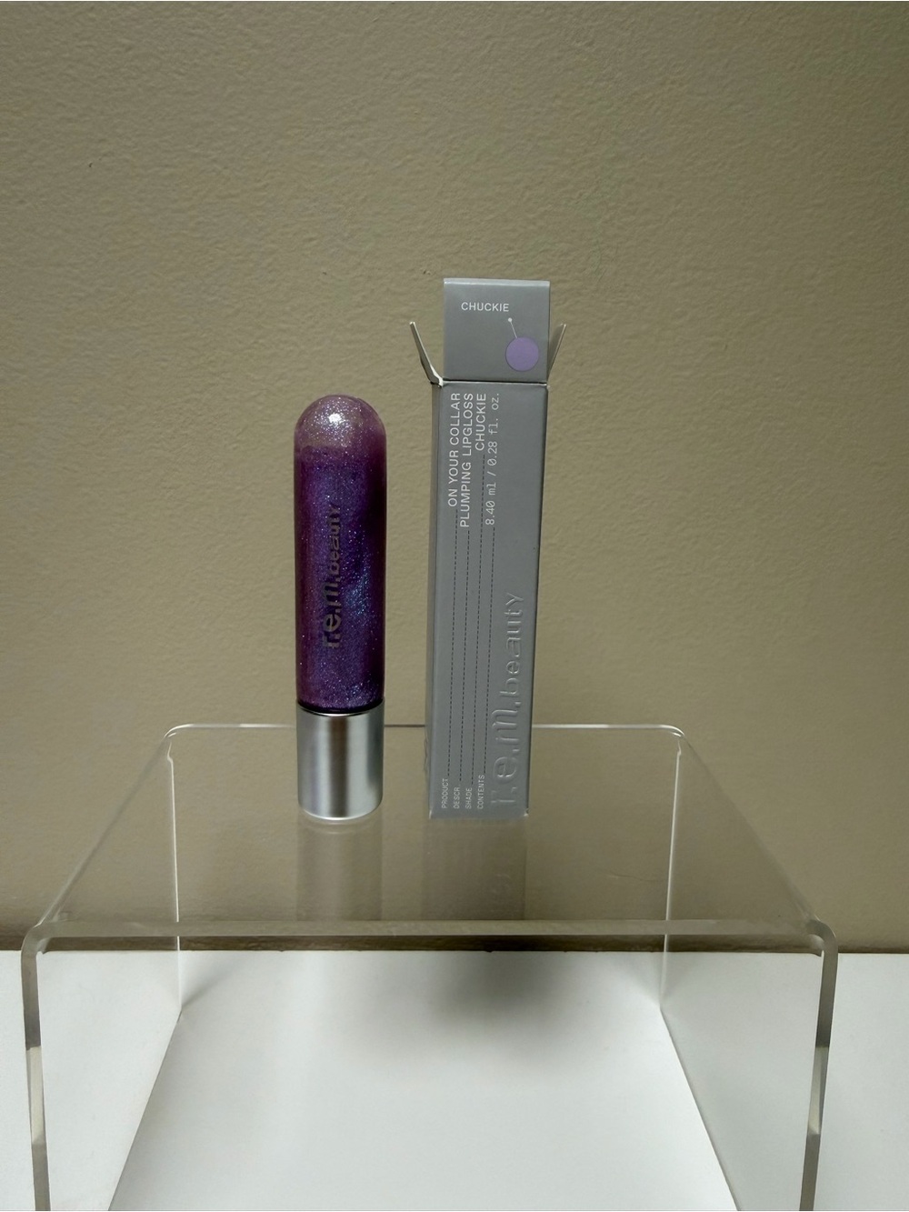 r.e.m. beauty by Ariana Grande On your collar Plumping lip gloss in Chuckie
